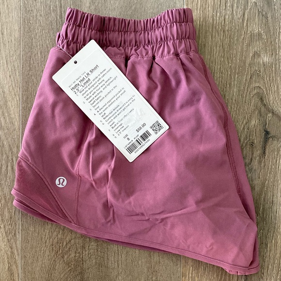 Lululemon Hotty Hot Short II *2.5" - Plumful - Picture 8 of 8